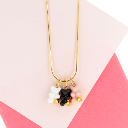 Rosafarbenes Mini-Gummibärchen-Schmuckset aus Halskette und Ohrringen
