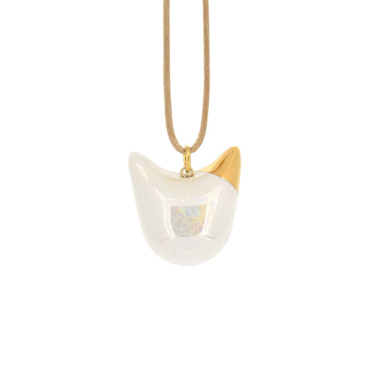 Perlenweiße Katzenkopf-Halskette mit goldenem Ohr